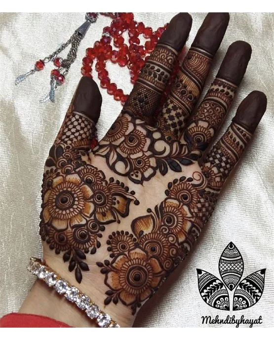 Pretty Cascade With Tile Featuring Front Hand Mehndi Design Pretty Cascade With Tile Featuring Front Hand Mehndi Design
